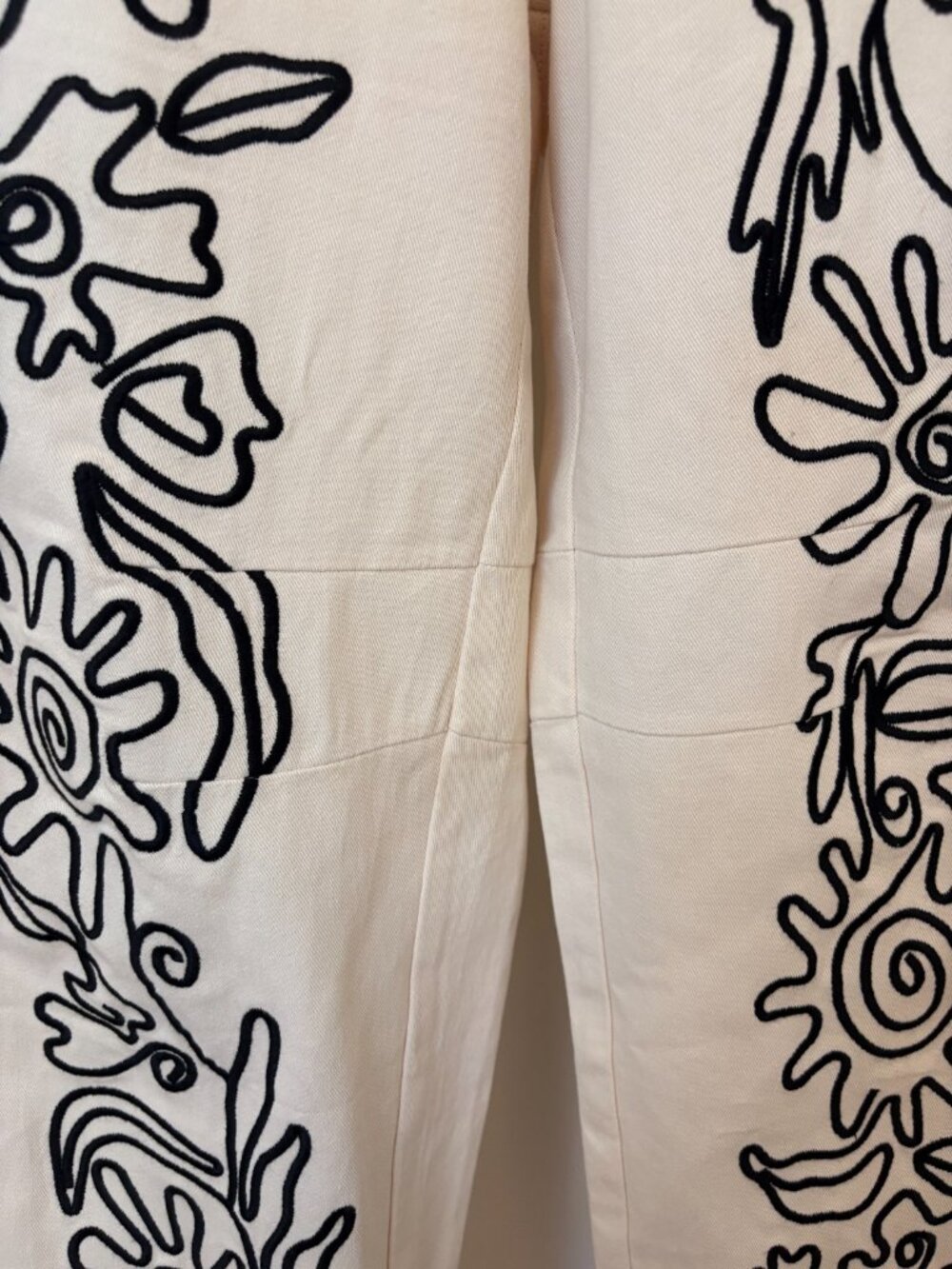 Unique cream denim cowboy style pants with black embroidery detail sz XL - Picture 7 of 8